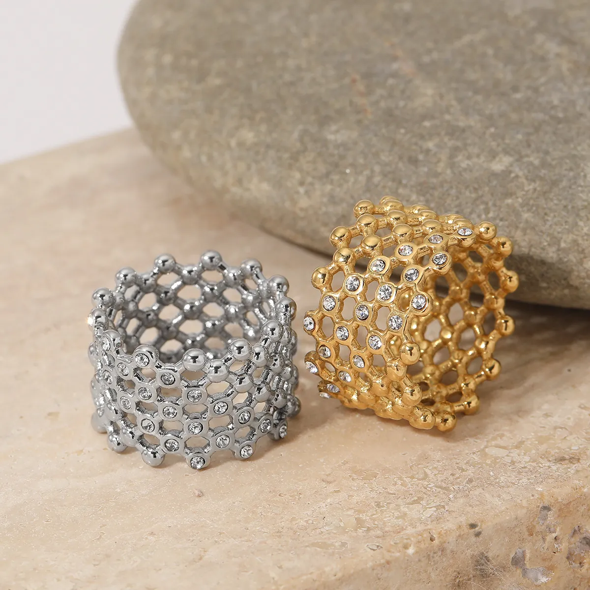 Stainless Steel Wide Mesh Hollow Out Ring For Women Electroplated Rhinestone Inlaid Geometric Honeycomb Band Ring Fashion Jewelry
