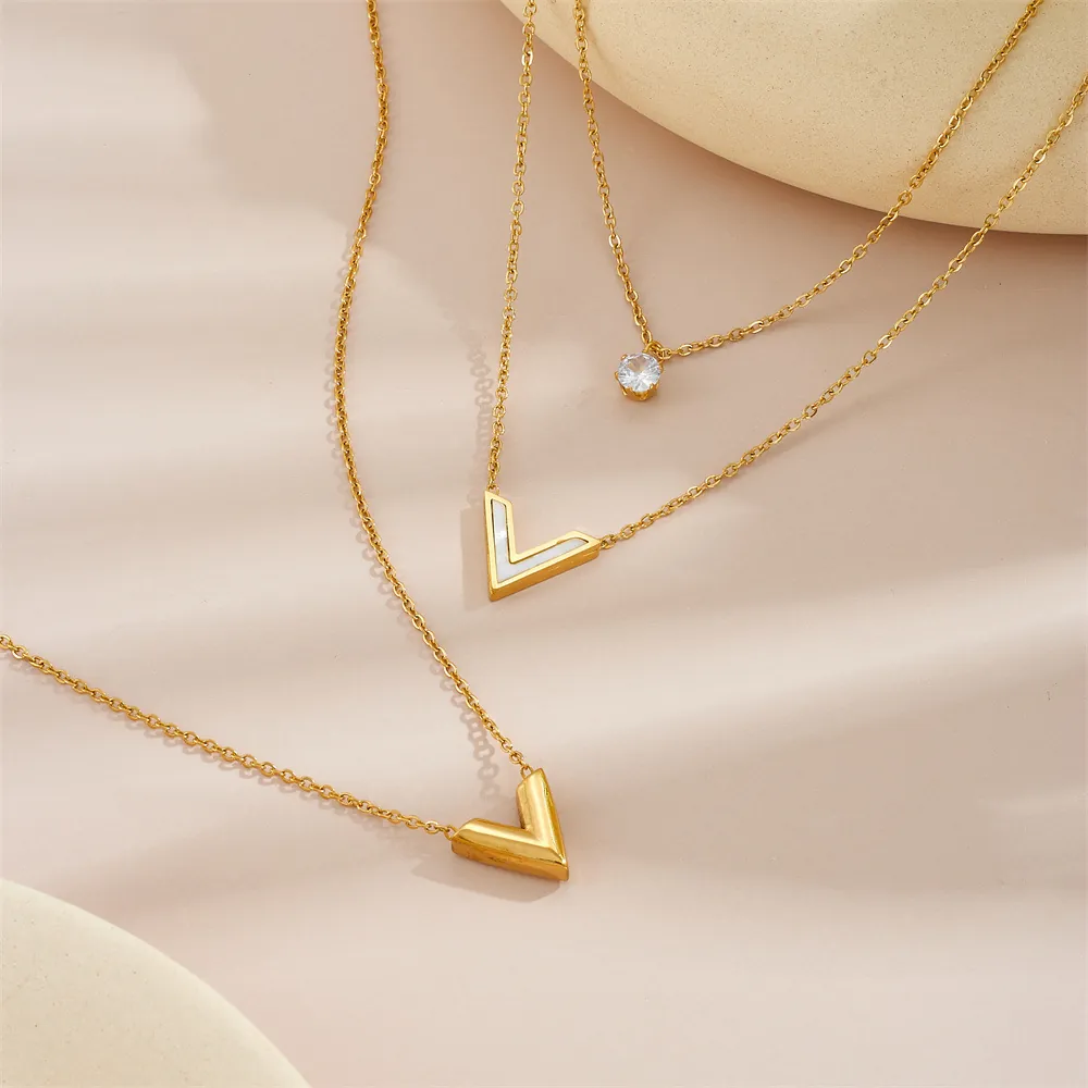 High-end Titanium Steel Letter V Pendant Necklace For Women 18K Gold Plated Stainless Steel Rhinestone Fashion Jewelry