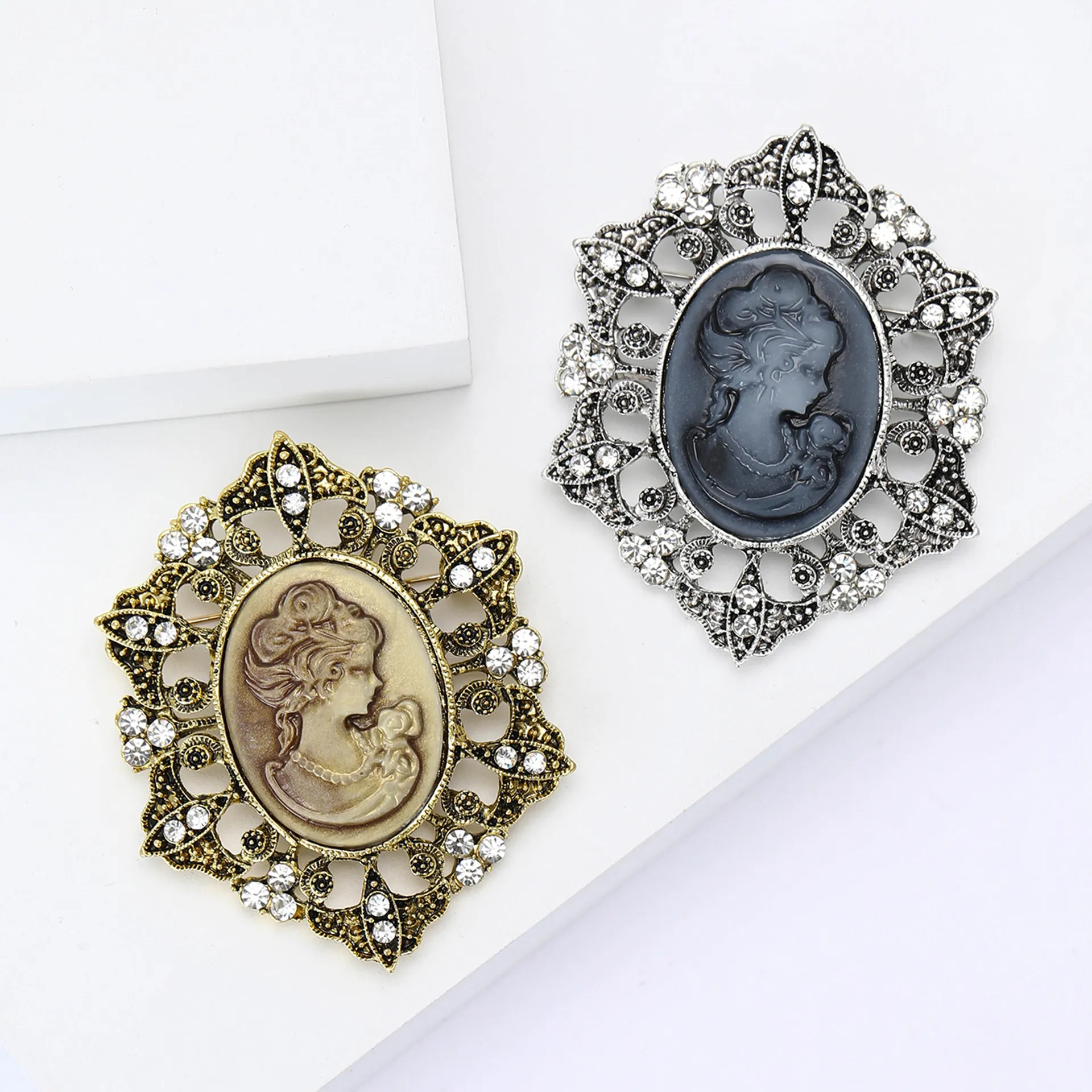 Vintage Cameo Brooch Alloy Rhinestone Hollow Filigree Elegant Lady Profile Portrait Pin For Women Fashion Accessory