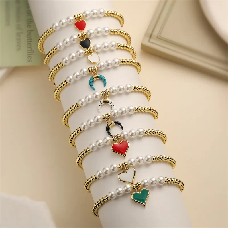 Damen Künstliche Perlenarmband Mit Kupferperlen Und Künstliche Perlenimitat Herz Mond Anhänger Emaille Tropföl Elastischer Modeschmuck