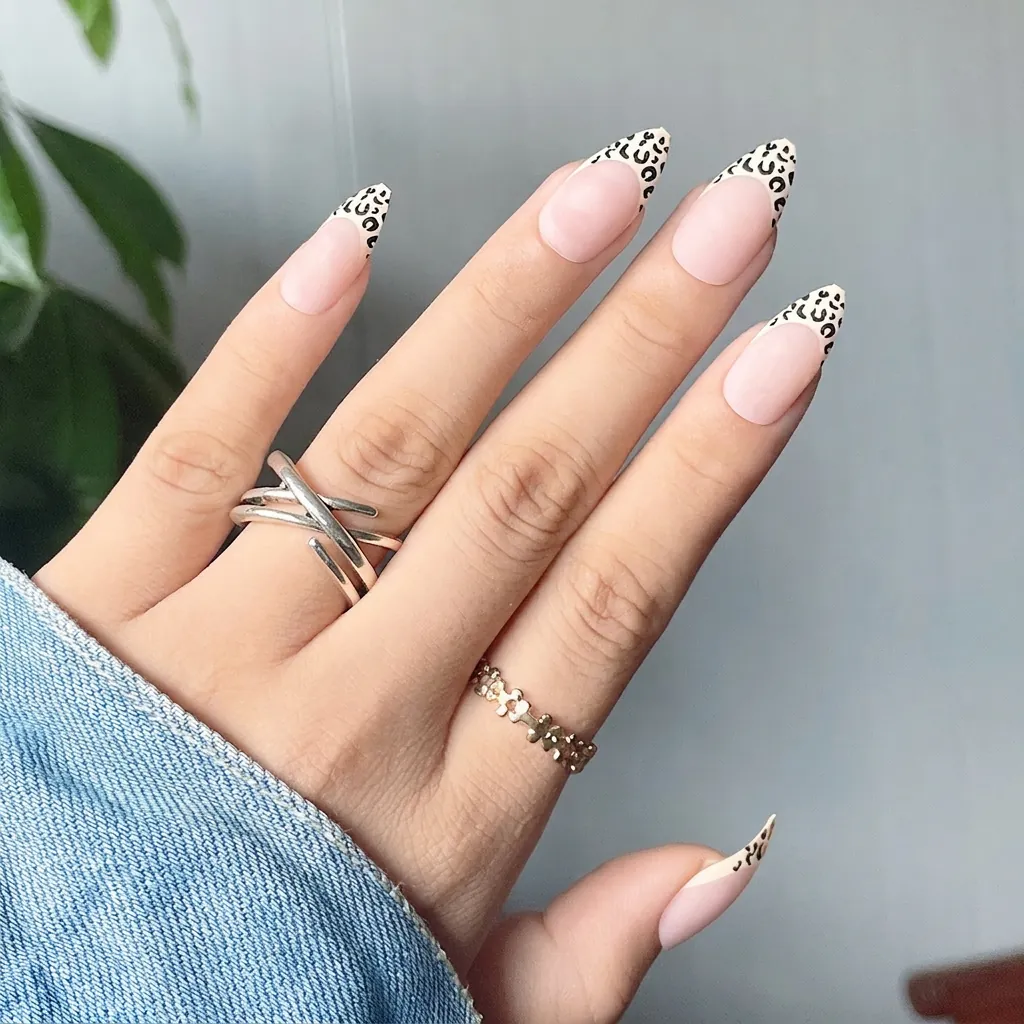 French Leopard Print Press On Nails Matte Pink Almond Shape False Nails Fashionable Long Tips Elegant Style