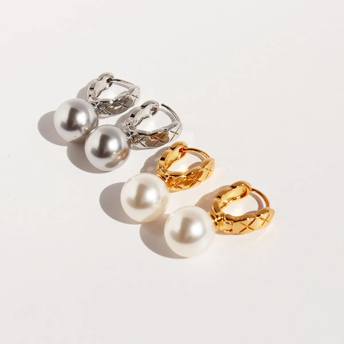 Quilted Pattern Brass Hoop Earrings With Round Imitation Artificial Pearl Drops Elegant French Retro Style Jewelry For Women