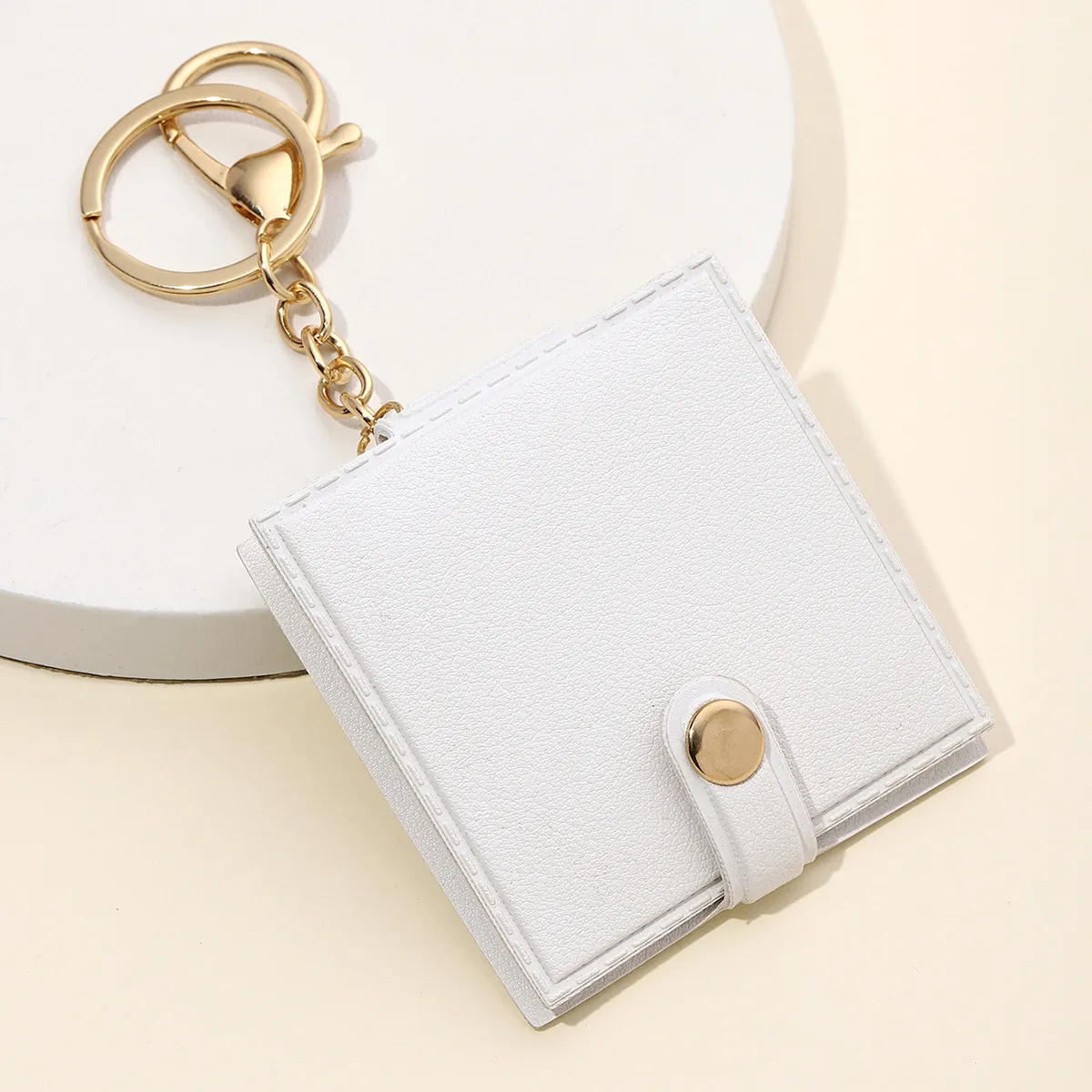 Mini Specchio per Trucco Pieghevole in Pelle PU Portatile Quadrato Specchio Tascabile Compatto su Due Lati Portachiavi Con Portachiavi in Metallo per Donne Studenti