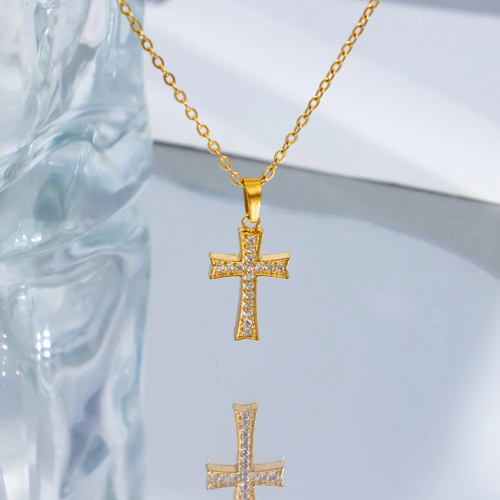 Stainless Steel Gold Plated Cross Pendant Necklace For Women Inlaid Rhinestone Personalized Hip Hop Fashion Jewelry Necklace