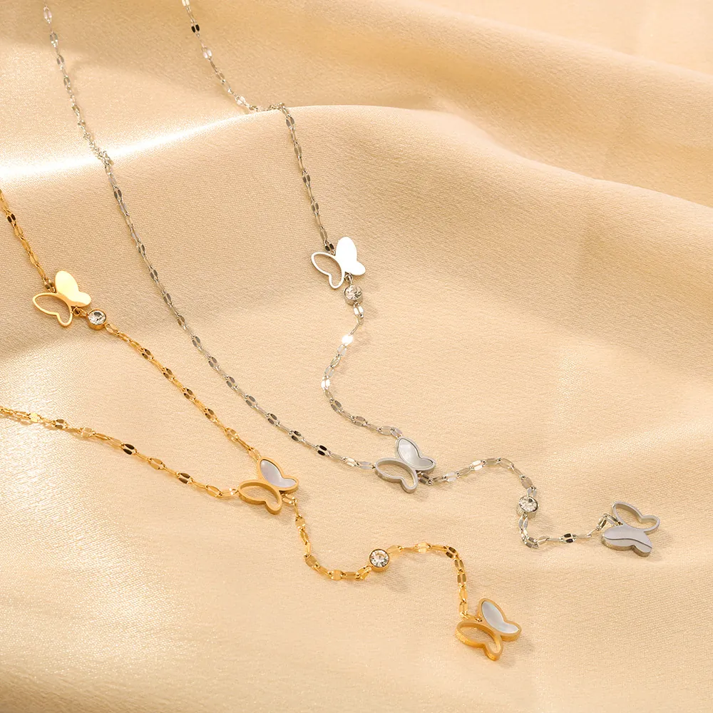 Collana Con Pendente A Farfalla Acciaio Inossidabile Placcato Oro 18K Conchiglia Bianca Catena Asimmetrica Per Donna