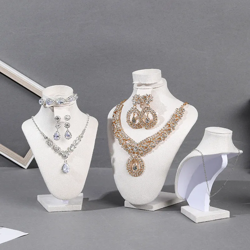 Velvet Necklace Display Stand Bust Portrait Neck Jewelry Mannequin For Pendant Chains Countertop Showcase Elegant Beige Luxury