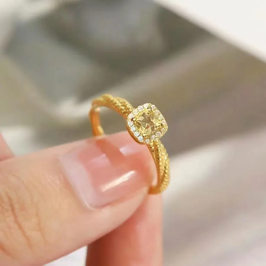 Squisito Anello in Rame con Strass Quadrato Giallo per Donna Lusso Fascia Intrecciata Anello Aperto Regolabile Gioielli di Moda Geometrici Regalo