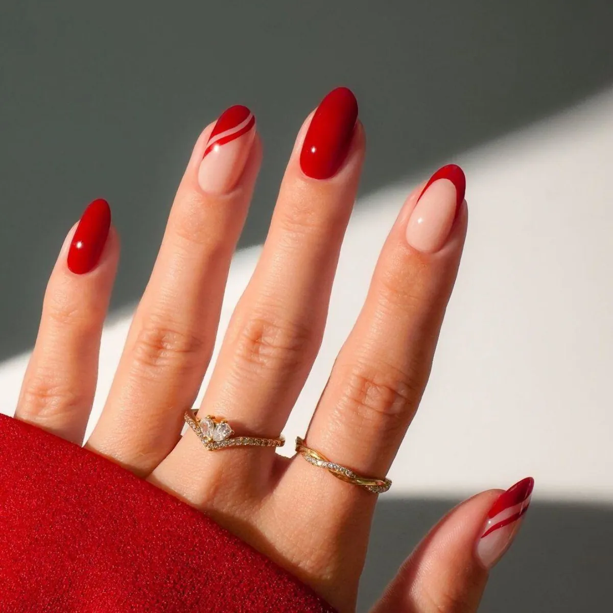 Press On Nails Courts Ovales Rouge Manucure Française Rayée Blanche Faux Ongles Détachables Plastique Brillant Chic