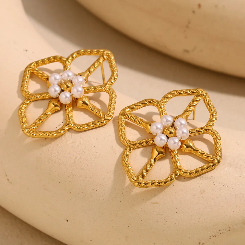 Retro Blumen Ohrstecker 18K Vergoldet Edelstahl Hohl Floral Mit Synthetischer Künstliche Perle Schmuck Für Frauen