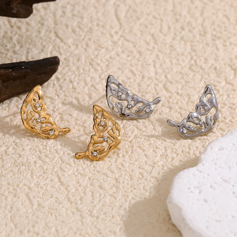 Boucles D'oreilles Puces Ailes De Papillon Acier Inoxydable Plaqué Or 18K Strass Creux Style Métal Liquide Pour Femmes