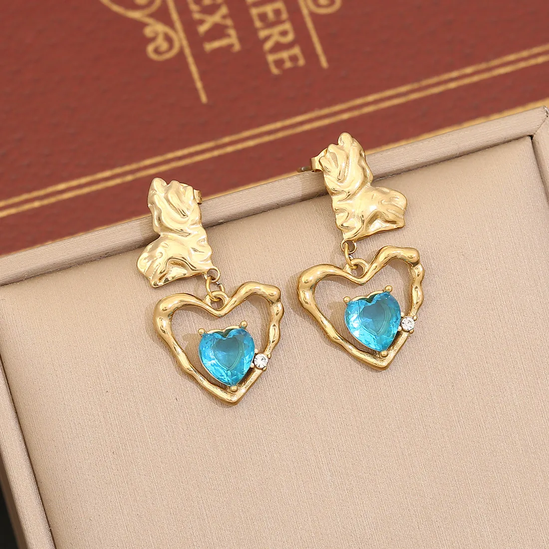 Boucles D'Oreilles Pendantes Coeur En Acier Inoxydable Plaque Or Avec Texture Irrégulière Pierres Colorées Et Strass Bijoux Élégants Pour Femmes