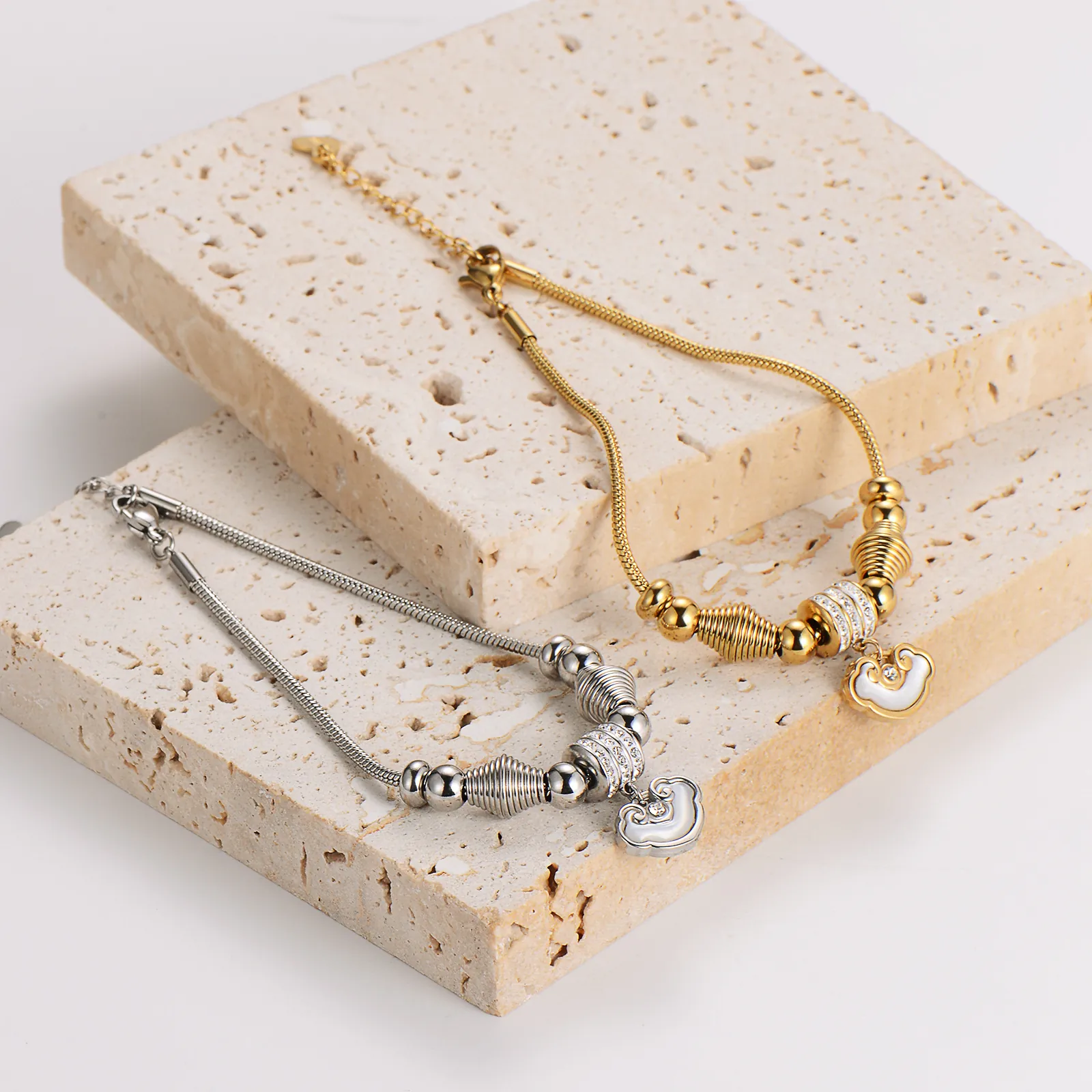 Ruyi Lucky Cloud Pendant Bracelet 304 Stainless Steel Snake Chain Shell Inlay Adjustable Heart Tail For Women Fashion