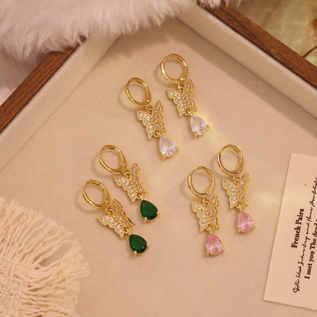 Schmetterling Hängeohrringe Kupfer Mikro Pavé Zirkonia Wassertropfen Anhänger Eleganter Luxus Schmuck Für Frauen