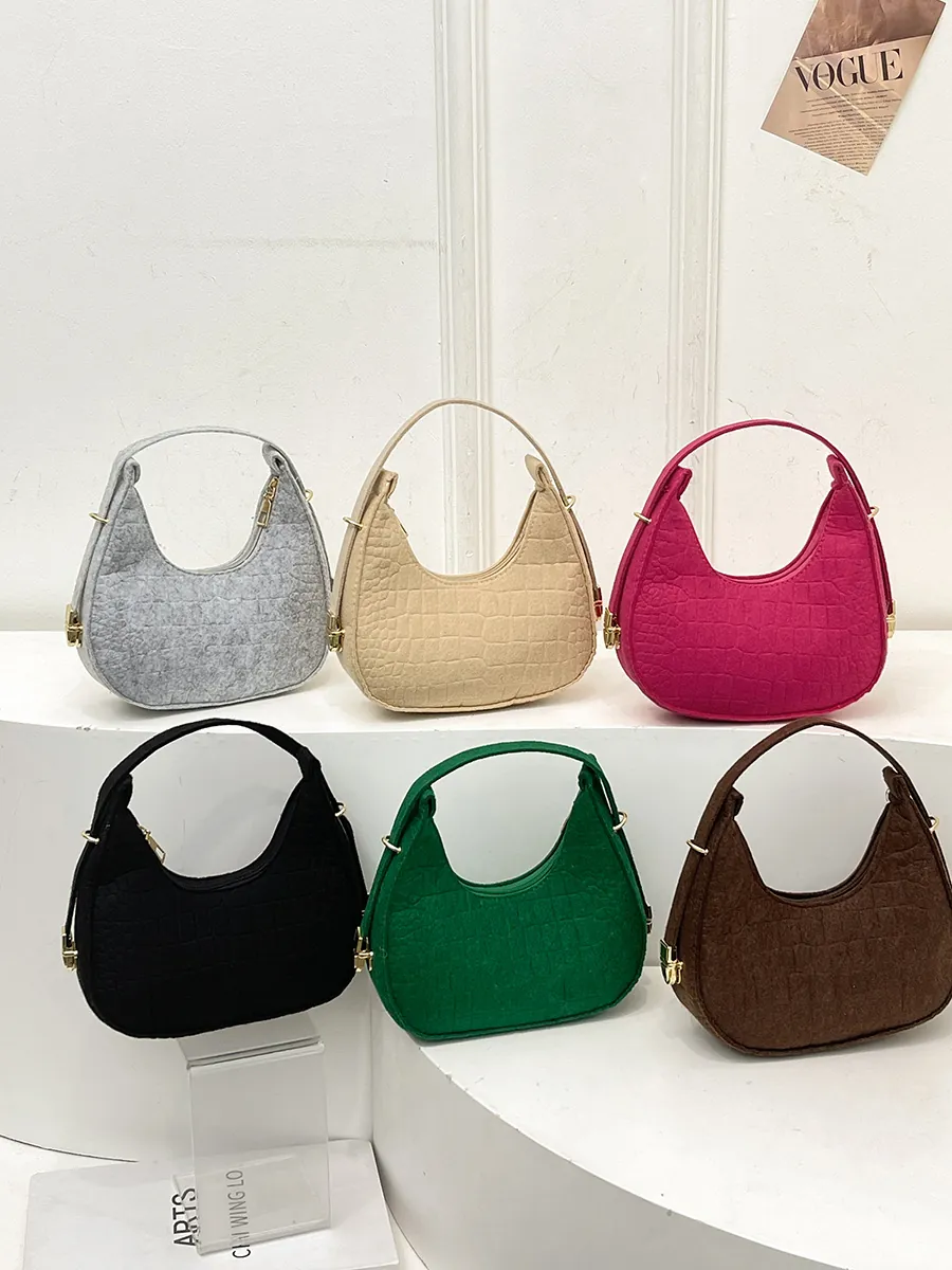 Women Felt Underarm Bag Crocodile Pattern Chic Dumpling Handbag Minimalist Vintage Hobo Purse With Gold Hardware