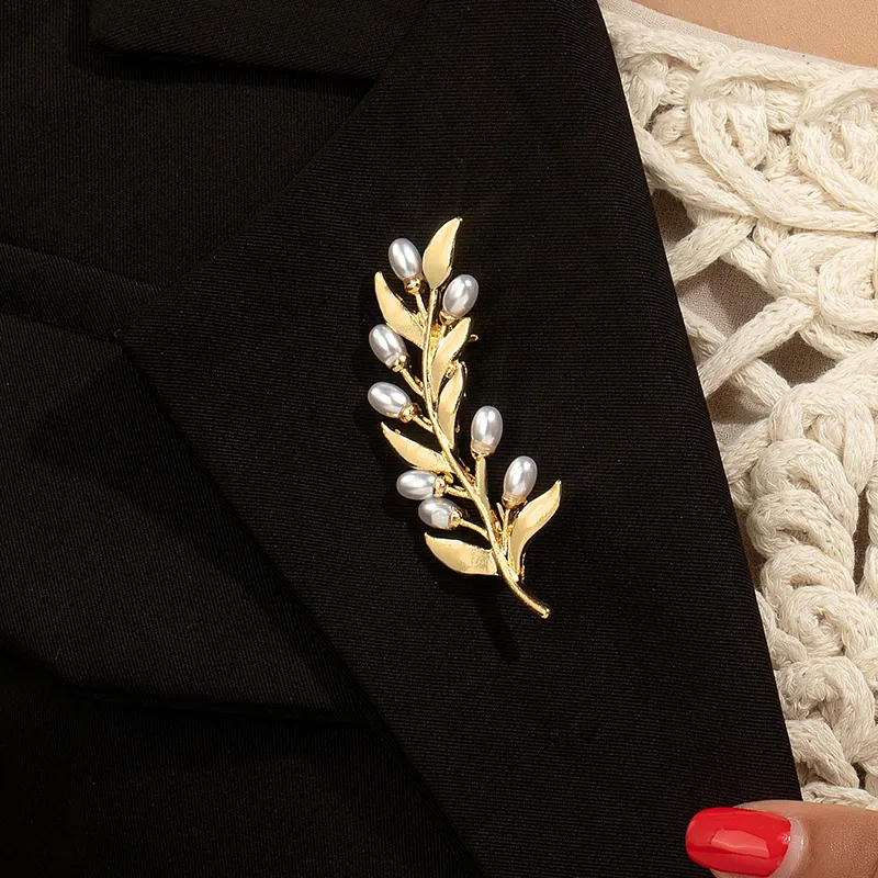 Elegant Olive Branch Leaf Brooch Alloy Metal With Faux Artificial Pearl Pin Fashion Retro Lapel Jewelry For Women Suit Decoration