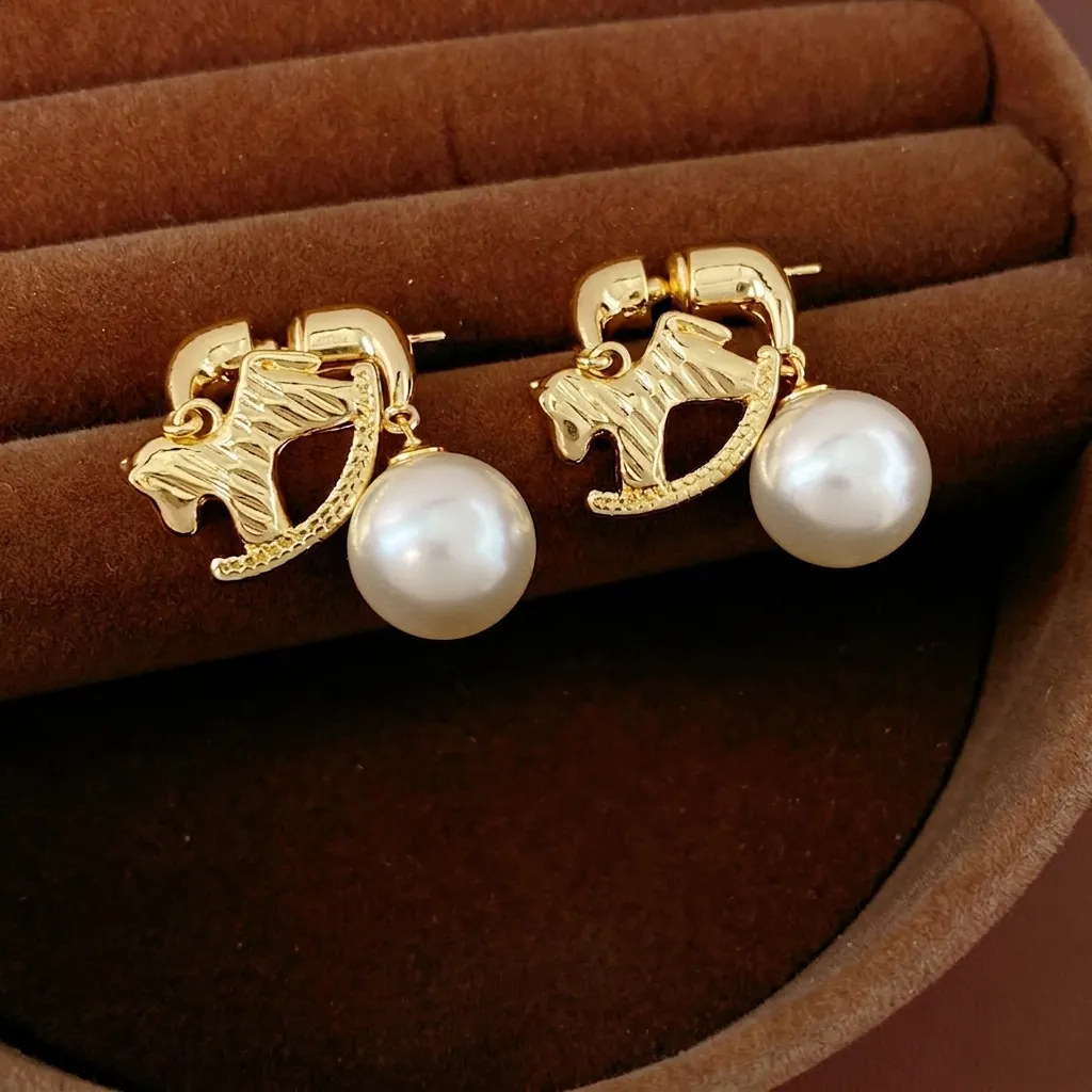 Élégantes Boucles D'Oreilles Cheval À Bascule Avec Imitation Künstliche Perle Et Tige En Argent Cuivre Plaqué Or Style Rétro