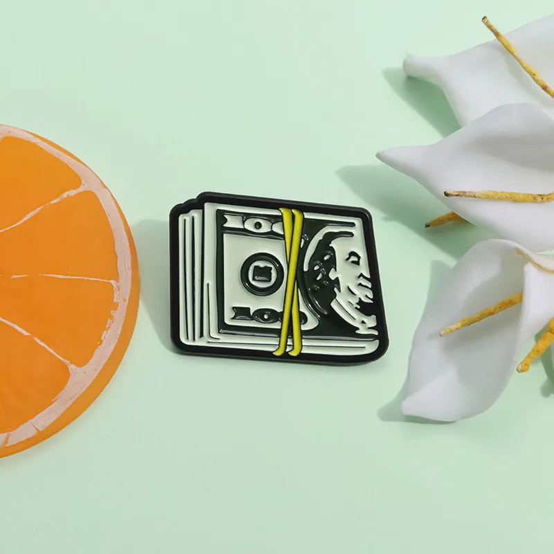 Épingle en Émail Créative Pile de Billets de 100 Dollars Broche en Alliage Badge d'Argent Amusant pour Décoration de Sac à Dos