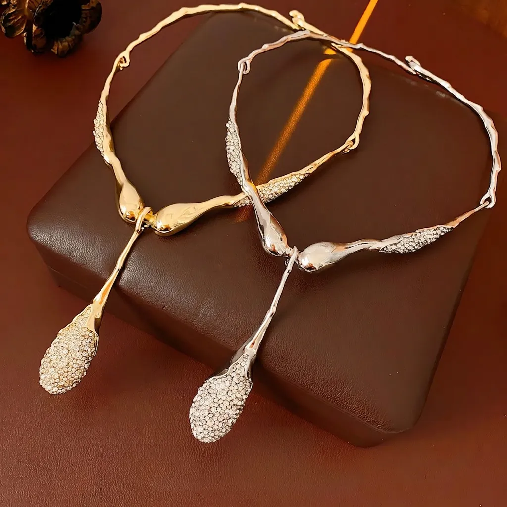 Collier Pendentif Goutte D'eau Alliage Strass Métal Liquide Ras Du Cou Irrégulier Bijoux De Mode Pour Femmes