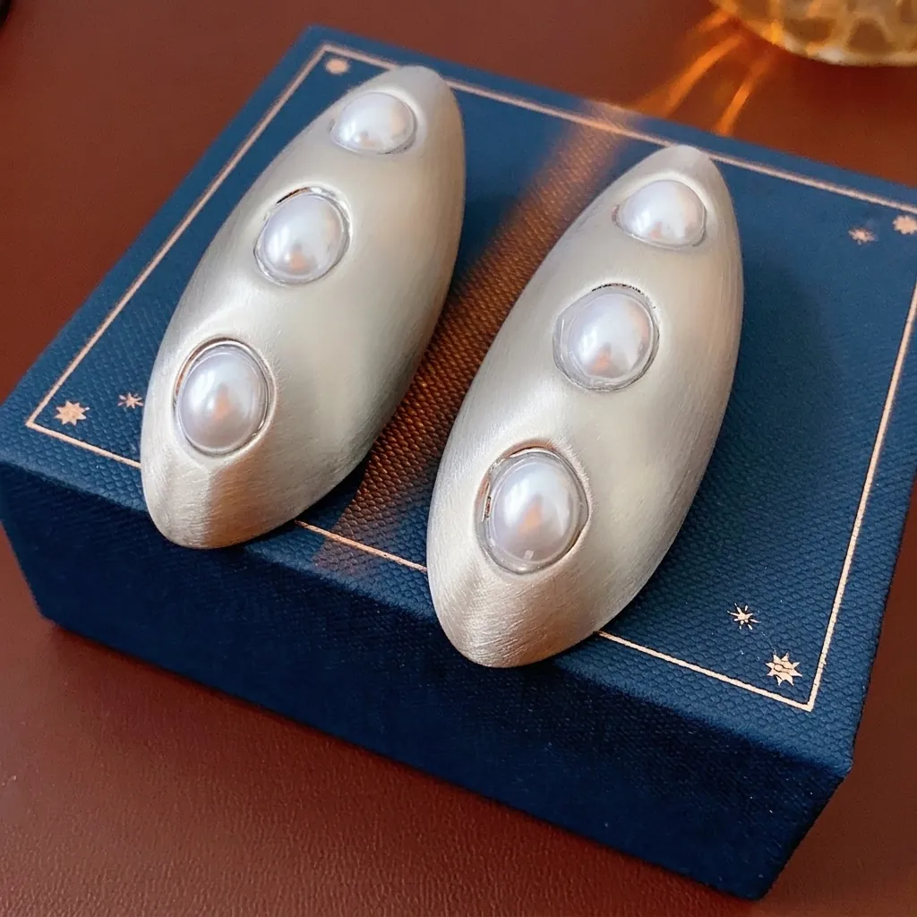 Boucles D'oreilles En Alliage Brossé Ovale Avec Silver Earring Post Künstliche Perles Imitation Style Français Rétro Minimaliste Femme