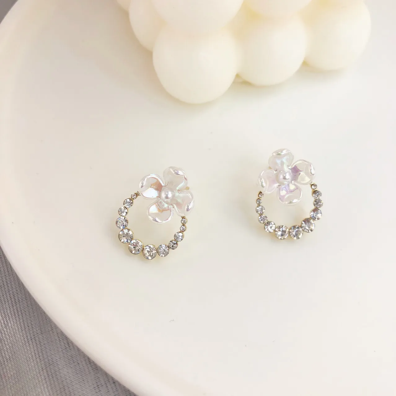 Flower Bud Artificial Pearl Earrings For Women Iridescent Petals Rhinestone Hoop Sweet Alloy With 925 Sterling Silver Earring Post