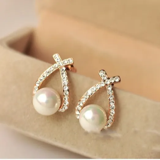 Boucles D'oreilles À Poussoir Croisées Avec Künstliche Perle Et Strass Brillant Alliage De Zinc Géométrique Style Coréen Bijoux Élégants