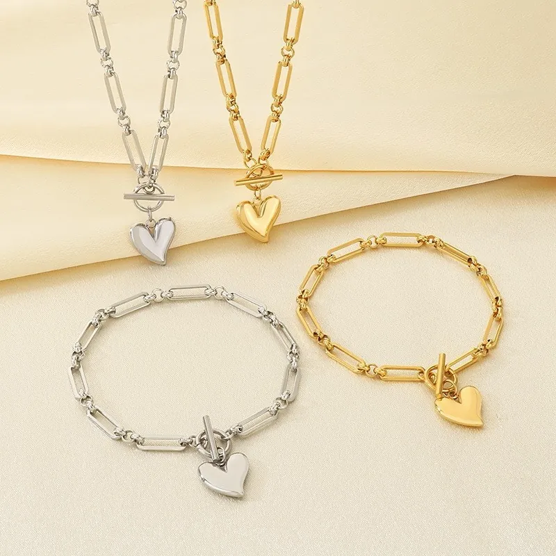 Ensemble Collier Et Bracelet En Acier Inoxydable Pendentif Cœur Chaîne Trombone Fermoir À Bascule Mode Femmes