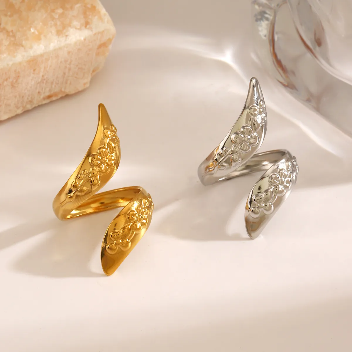Flower Relief Ring Stainless Steel Floral Carved Open Adjustable Vintage Gold Plated Finger Jewelry For Women