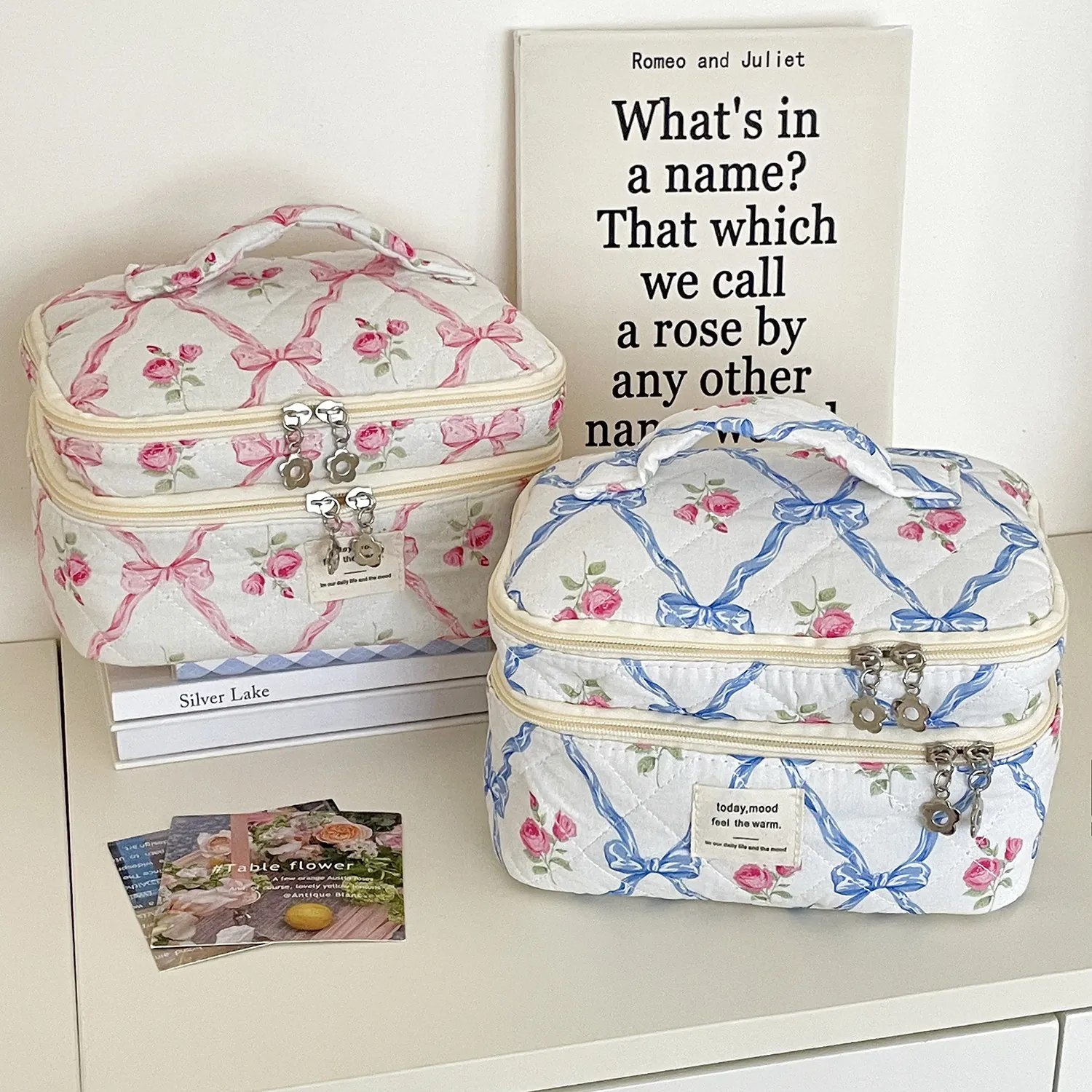 Trousse De Maquillage Matelassée Double Couche Imprimé Fleurs Noeud Grande Capacité Organisateur De Toilette Voyage Sac Portable