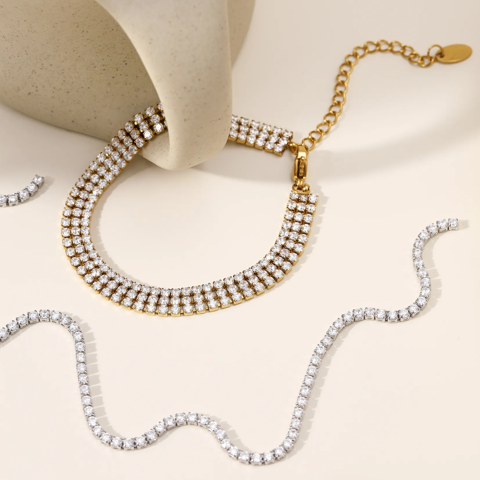Bracelet Zircon À Trois Rangs En Acier Inoxydable Plaqué Or 18K Chaîne Tennis Pour Femmes Ajustable Luxe Léger