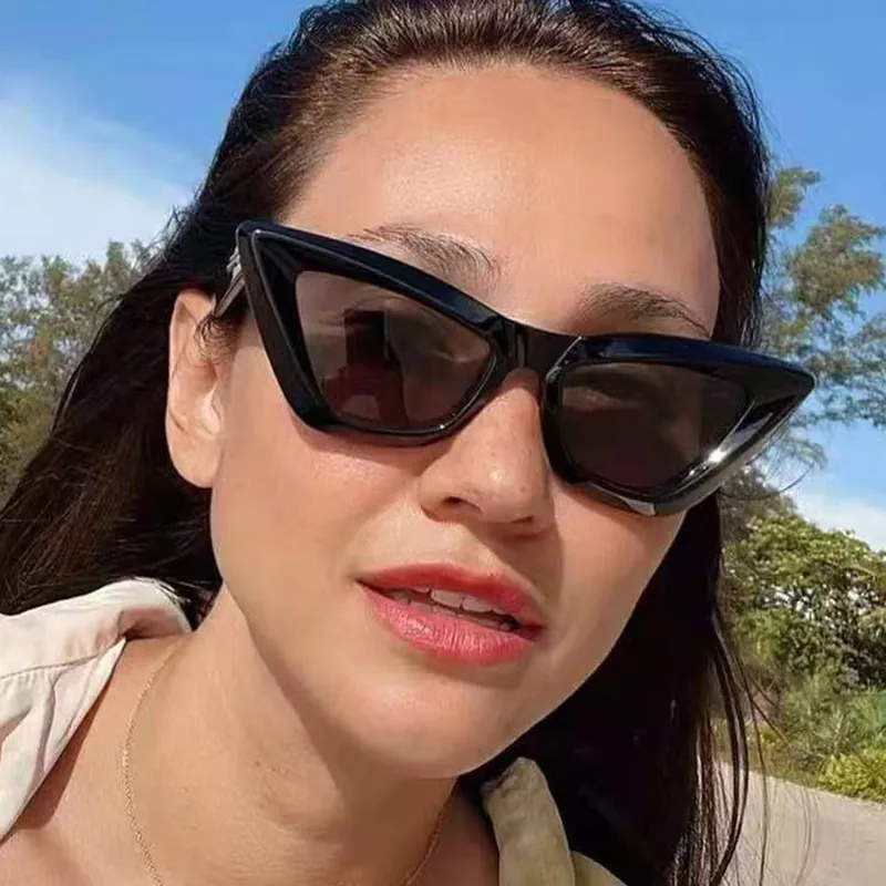 Cat Eye Sunglasses Women Vintage Trendy UV400 Protection Transparent Plastic Frame Metal Decoration Retro Fashion Eyewear