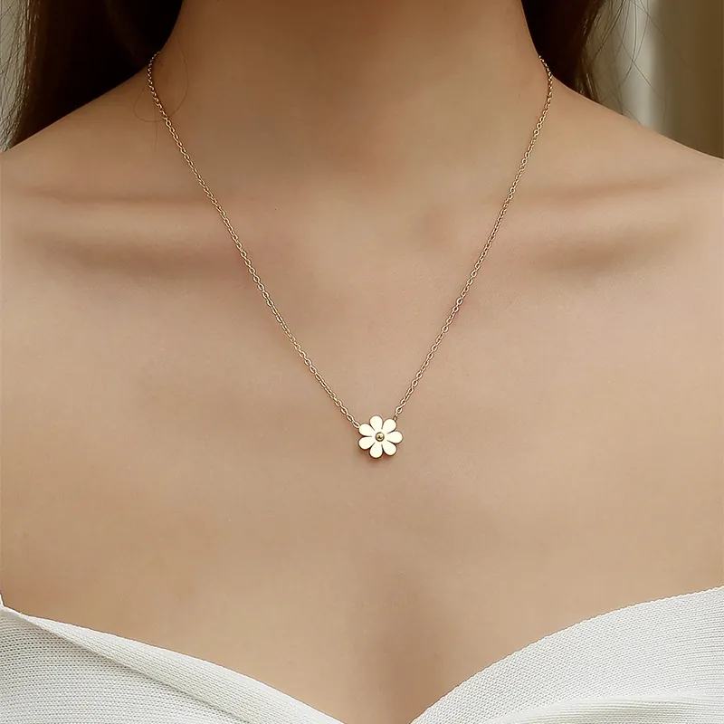 Stainless Steel Gold Daisy Necklace For Women Fashion Minimalist Sunflower Pendant Elegant Flower Jewelry Gift