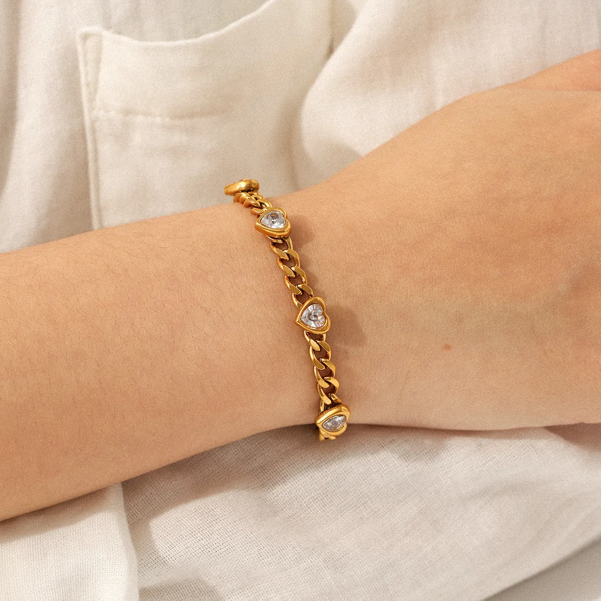 Bracelet À Pendentif Coeur Élégant En Acier Inoxydable Plaqué Or 18K Zircone Cubique Bijoux Pour Femmes
