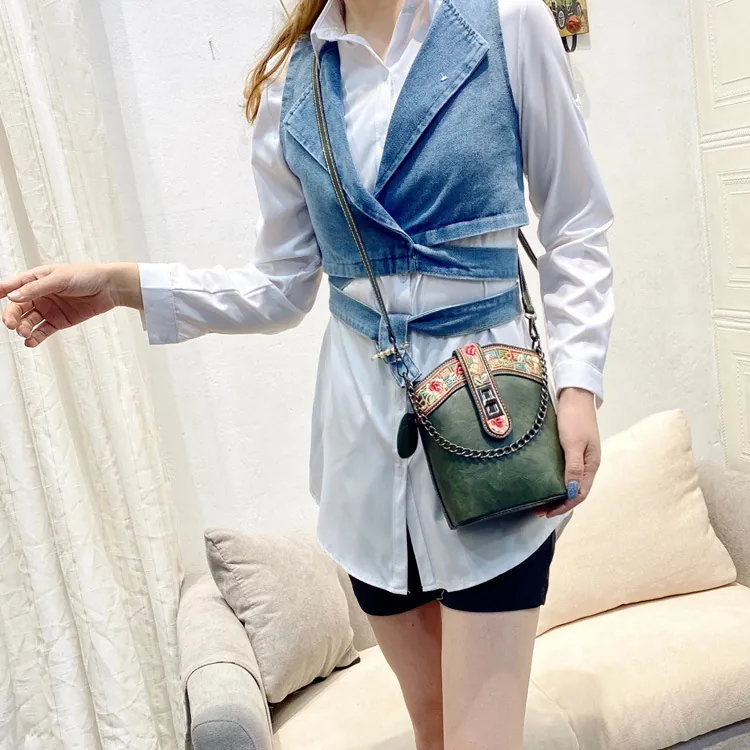Vintage Chinese Style Floral Embroidery Bucket Bag PU Leather Crossbody Shoulder Bag With Metal Chain And Lock For Women