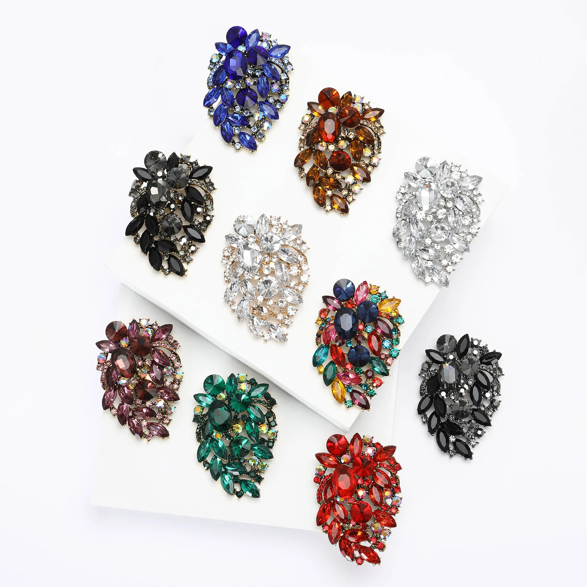 Elegant Vintage Rhinestone Alloy Brooch Pin For Women Floral Crystal Bouquet Corsage Accessory For Suits And Dresses