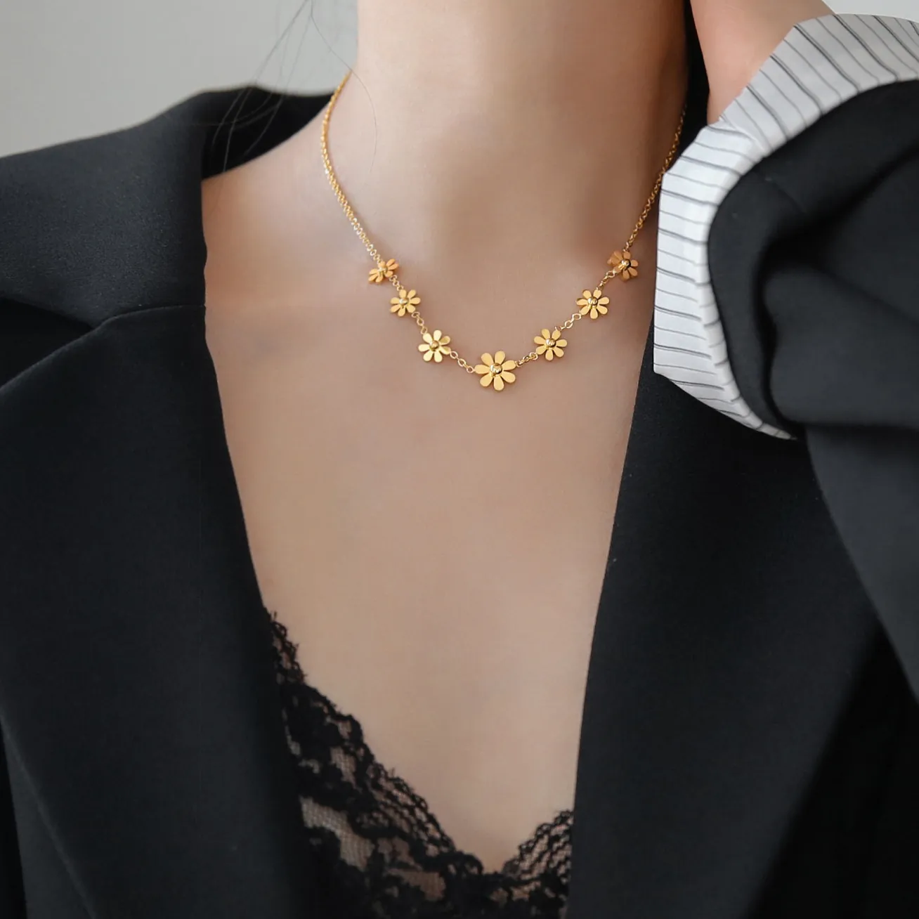 Collier Marguerite En Acier Titane Plaqué Or 18K Pour Femme Pendentif Tournesol Chaîne En O Bijoux Minimalistes
