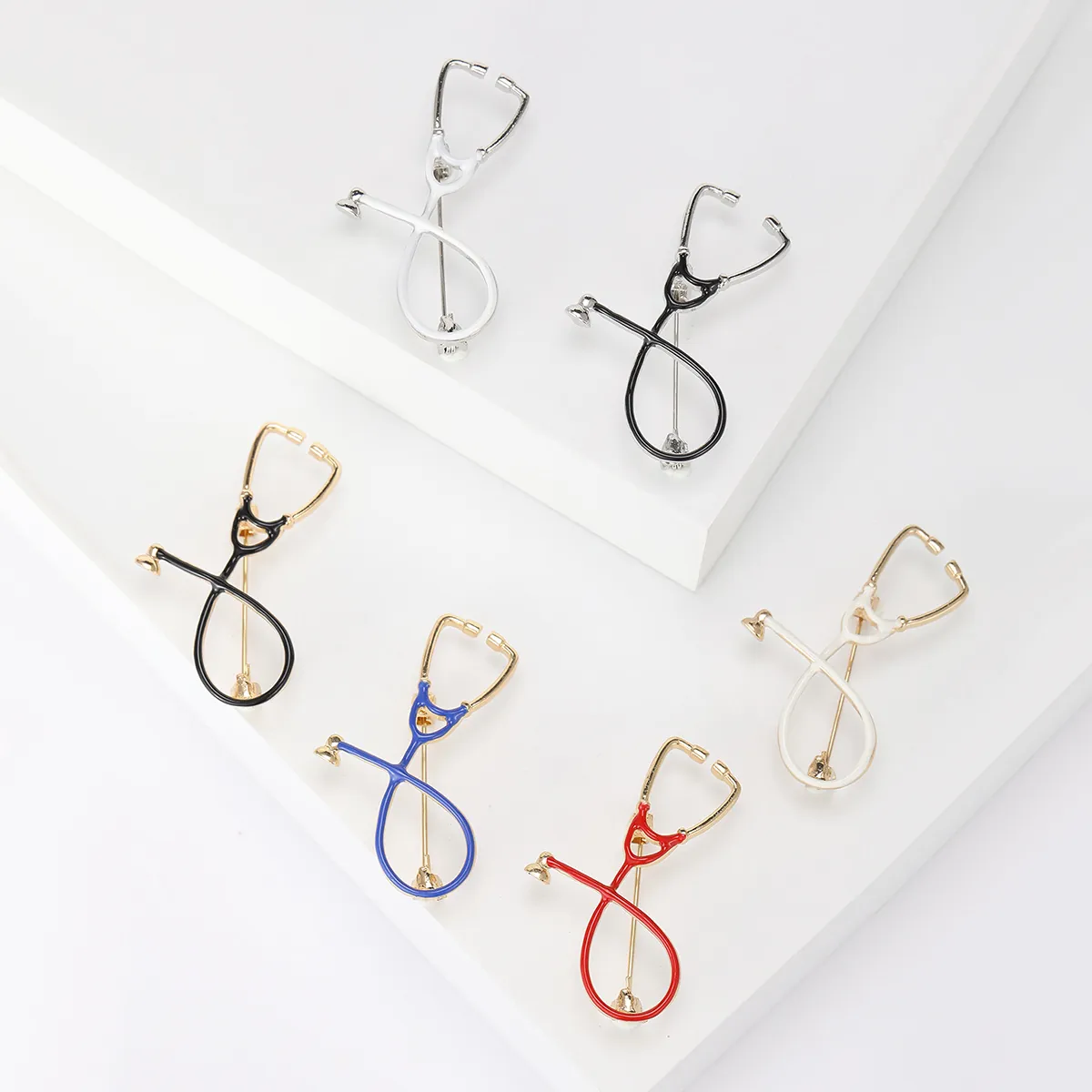 Creative Alloy Enamel Stethoscope Brooch For Doctors Nurses Medical Personnel Badge Pin Clothes Jewelry Gift Accessories