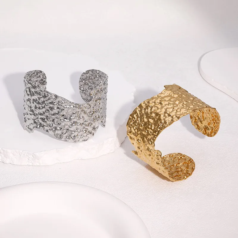 Bracelet Manchette Large Acier Inoxydable Texture Martelée Motif Lave Luxe Minimaliste Pour Femmes