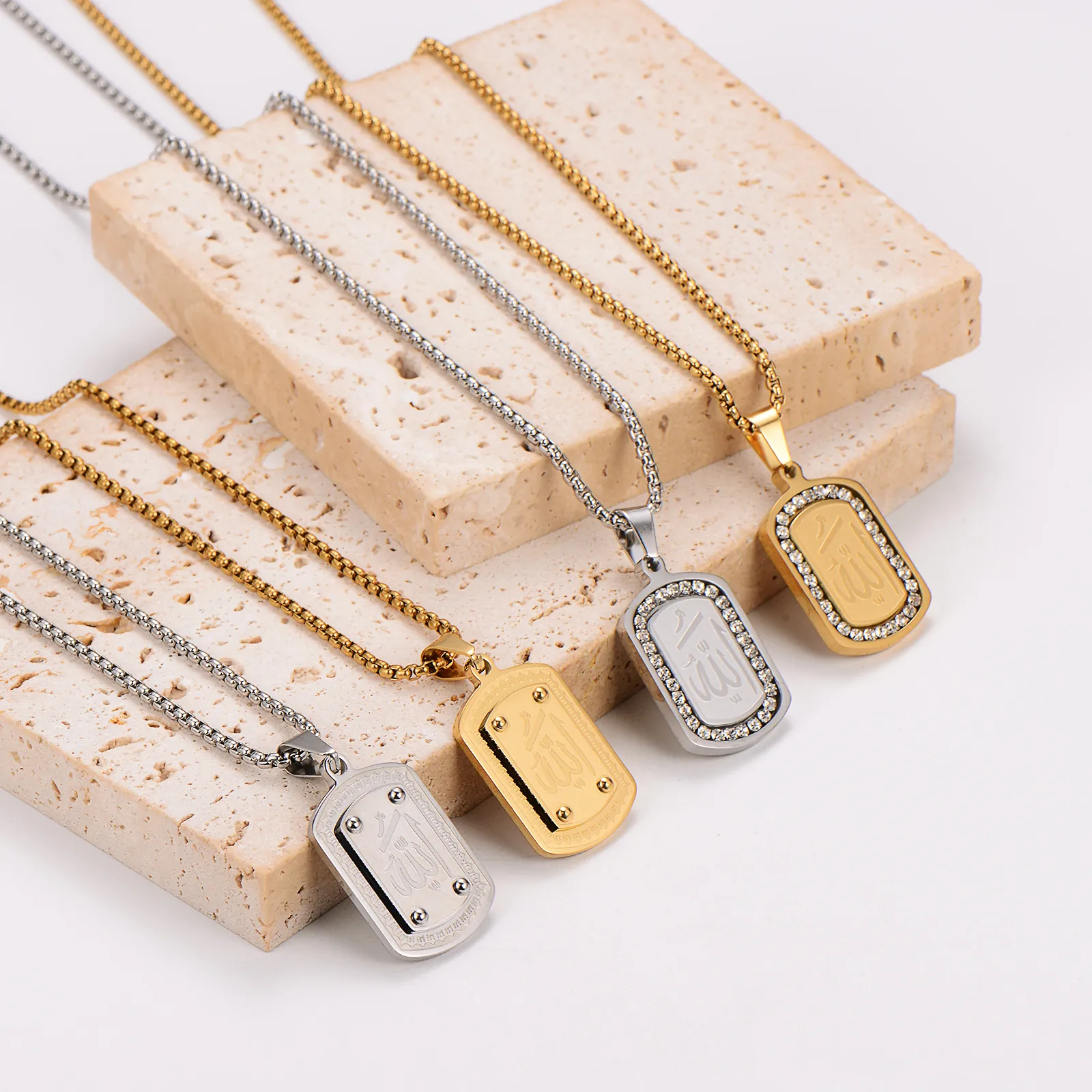 Collier Pendentif Calligraphie Arabe Allah Acier Inoxydable 304 Plaqué Or 18K Strass Plaque Carrée Bijoux Religieux