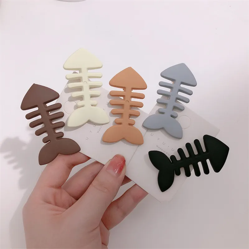 Matte Resin Fishbone Shape Hair Clips Candy Color Minimalist Duckbill Side Fringe Barrettes For Women Girls