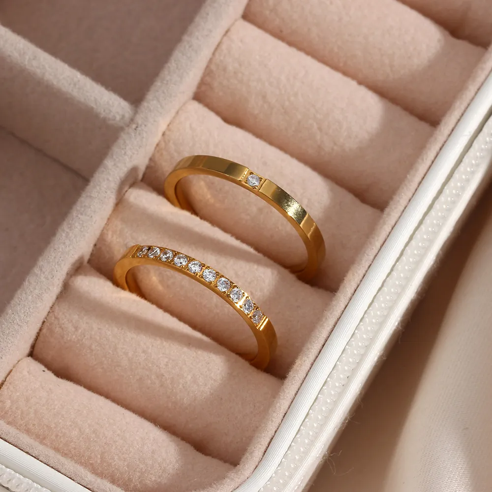 Bague de Luxe en Acier Inoxydable Plaqué Or 18K avec Zirconia pour Femme Élégante Bague Pavé Solitaire Bijoux de Mode Cadeau