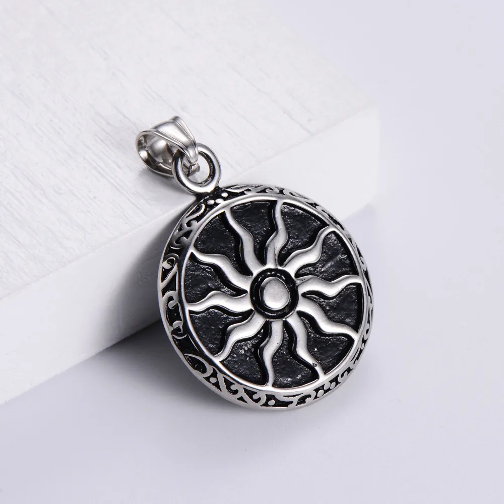 Retro Punk Sun God Pendant Necklace 304 Stainless Steel Radiance Pattern Vintage Mythological Gothic Style Jewelry For Men