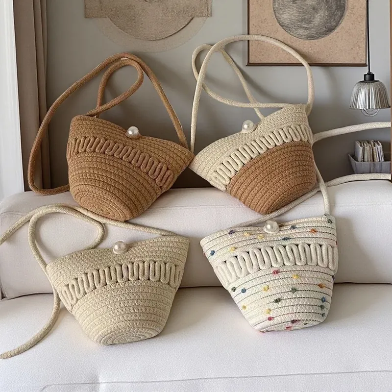 Handgefertigte Gewebte Beuteltasche Baumwollfaden Stroh-Stil Umhängetasche Mit Kunstperlenknopf Für Damen Sommer Strand