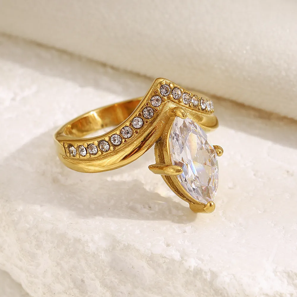 Anello Corona Zircone Marquise Acciaio Inossidabile Placcato Oro 18K Forma V Chevron Pave Gioielli Donna Eleganti
