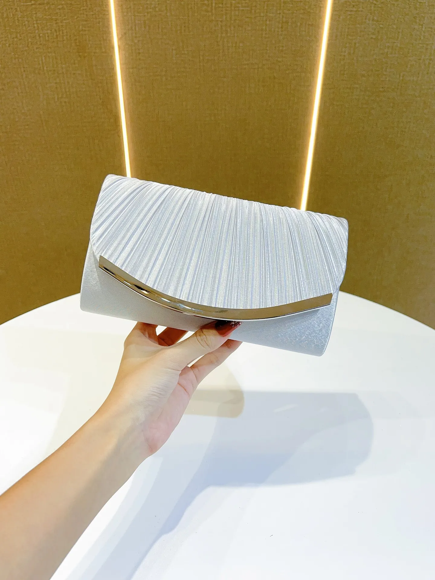 Elegant Pleated Satin Evening Clutch Bag For Women Wedding Banquet Envelope Handbag With Metal Trim Chain Strap