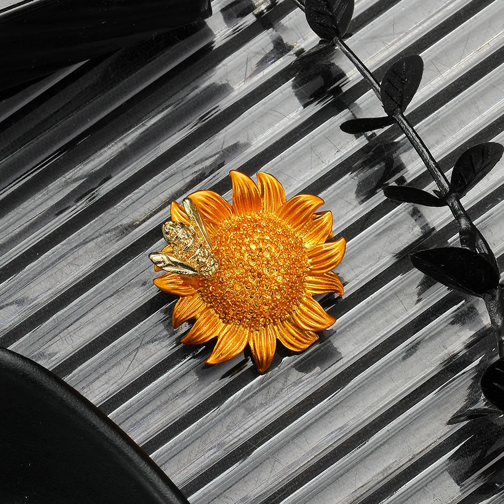 Pastoral Zinc Alloy Sunflower Bee Brooch Rhinestone Inlaid Enamel Baked Lacquer Suit Lapel Pin Decorative Brooch Jewelry For Women