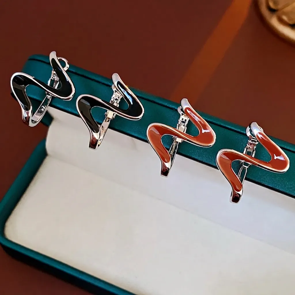 Orecchini A Lobo Con Curva A S E Smalto A Goccia D Olio Con Perno In Argento Per Donna Gioielli Minimalisti