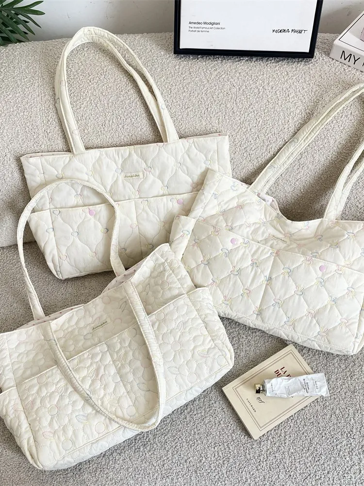 Quilted Embroidered Tote Bag Polyester Large Capacity Shoulder Handbag For Women Versatile Commuter With Floral Heart Patterns