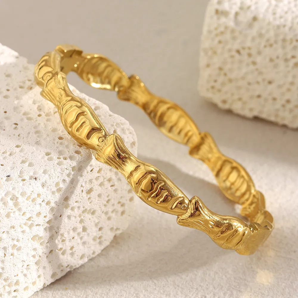 Fish Shape Bangle Bracelet 18K Gold Plated Stainless Steel Relief Texture Vintage Elegant Niche Design Jewelry Women