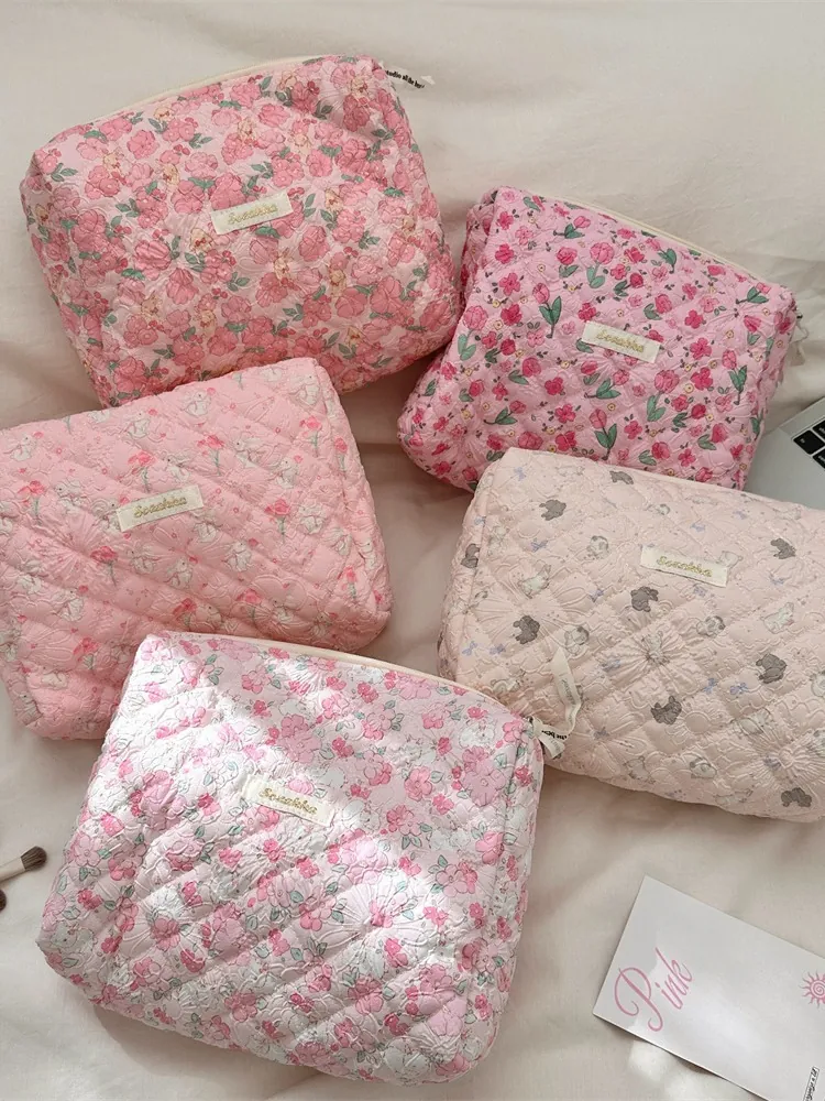 Quilted Cosmetic Bag Large Capacity Floral Cartoon Travel Toiletry Pouch Portable Makeup Organizer Padded Fabric Zipper Closure
