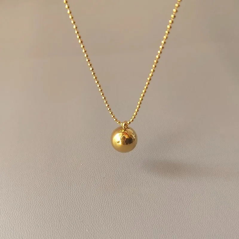 Minimalistische Titanstahl Gold Überzogene Glatte Runde Kugel Anhänger Halskette Für Damen Elegante Kugelkette Schmuck Geschenk